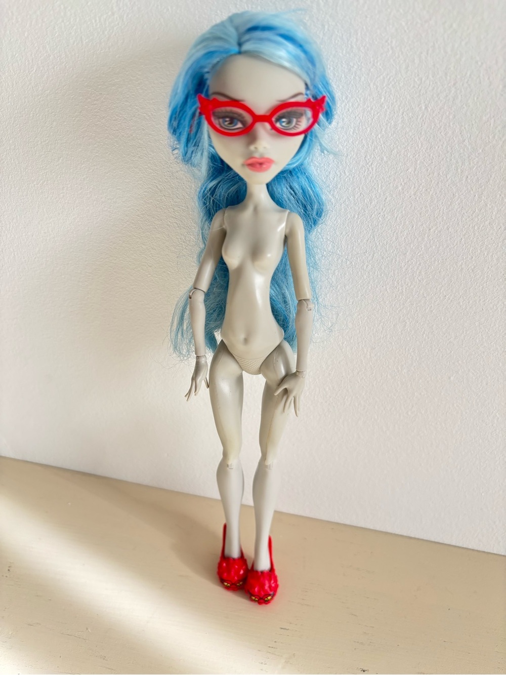 Monster High Ghoulia Yelps Dead Tired Doll Red Cat-Eye Glasses and Red Shoes